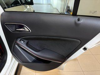 Mercedes-Benz Clase A45 AMG 381 2016
