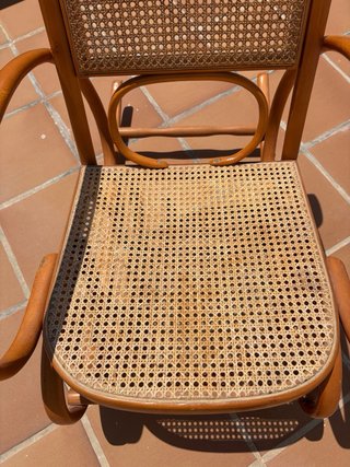 Dolce culla in rattan e legno Thone
