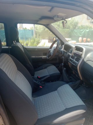 Nissan pickup  Nissan pickup  2005