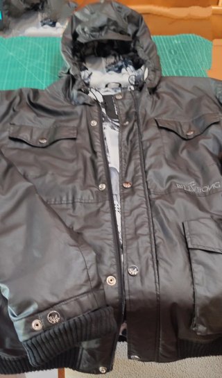 Chaqueta Billabong Negra/Gris con capucha