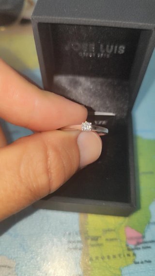 Anillo de compromiso con diamante
