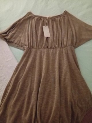 Vestido dorado con etiqueta, del corte inglés