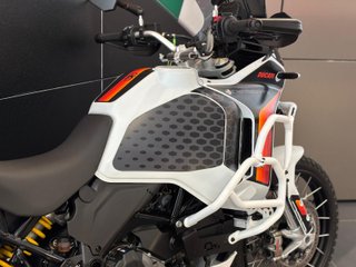 Ducati Desert X 7.300 km, como nueva