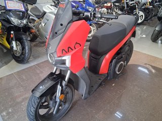 SEAT MO Scooter Eléctrico Negro/Rojo