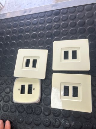 4 Placas Serie 400 Doble Enchufe