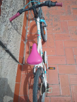 Bicicleta infantil BTWIN rosa y blanca