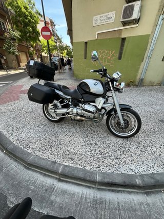 BMW R850R Moto Naked Negra y Plateada