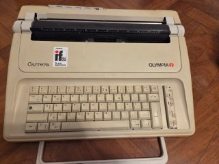Máquina de escribir Olympia Carrera