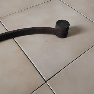 Antica leva da pozzo in ferro