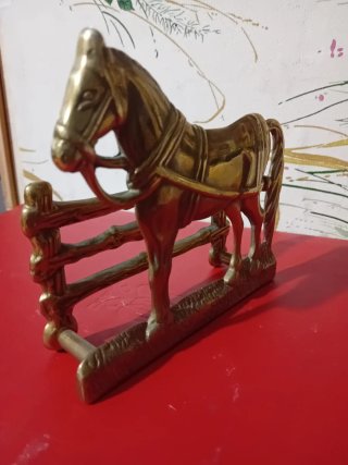 Figura de Bronce Caballo con Valla