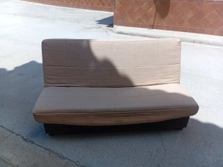 Sofá cama libro beige y marrón