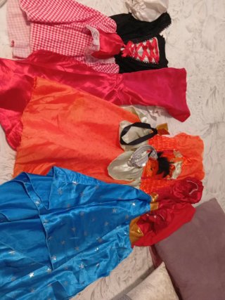 Ropa de bebé y niña