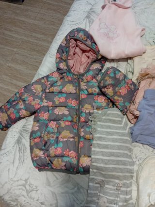 Ropa de bebé y niña