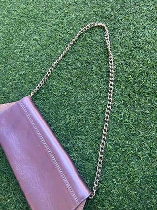 Bolso Lodi Piel Morado y Beige Cadena Dorada