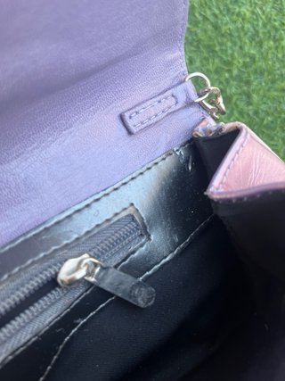Bolso Lodi Piel Morado y Beige Cadena Dorada