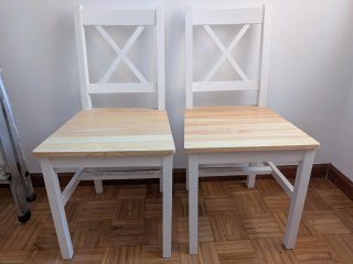 Dos sillas de cocina