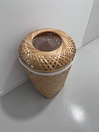 Cesto de mimbre con tapa, volumen 50 L