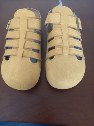 Sandalias ante amarillo sin estrenar