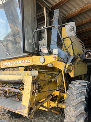 New Holland 1545 - Cosechadora