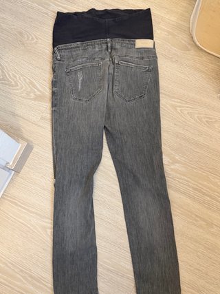 Jeans premamá grises rotos tobilleros