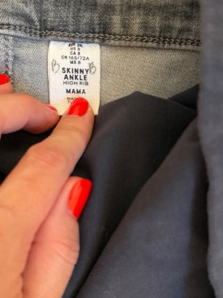 Jeans premamá grises rotos tobilleros