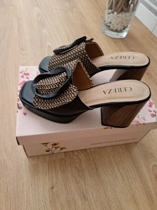 Zuecos CEREZA plataforma beige/negro
