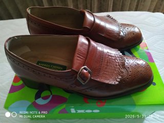 Zapatos de mujer marrones con hebilla