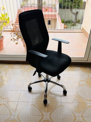 SILLA DE OFICINA ERGONÓMICA CON RESPALDO DE MALLA