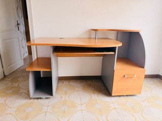 MESA DE ORDENADOR ESQUINERA CON CAJÓN Y BANDEJA