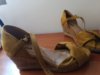 Zapatillas esparto cuña amarillas