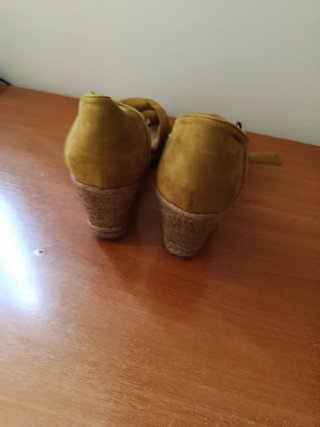 Zapatillas esparto cuña amarillas