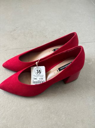 Zapatos tacón Stradivarius rojos talla 35