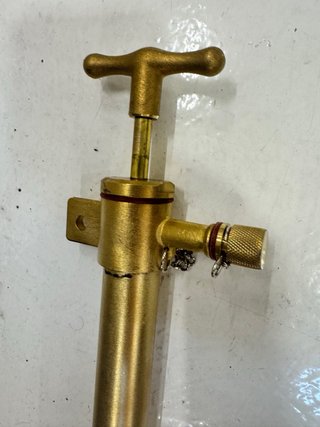 Bomba Manual Extracció d’oli
