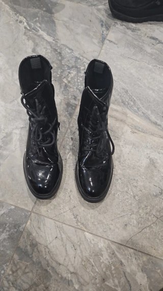 Botines charol negros