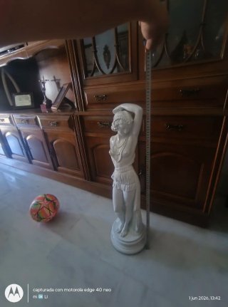 Escultura mujer vintage escayola