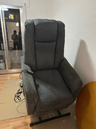 Sillón elevador eléctrico gris
