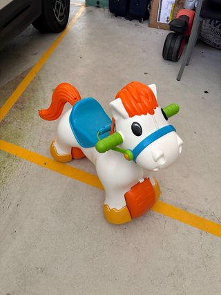 Caballo balancín infantil