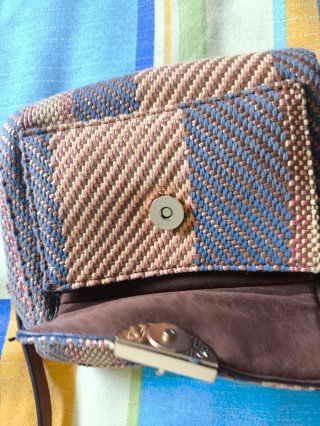 Bolso tejido multicolor con flecos