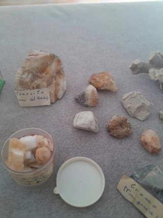Collezione minerali e strumenti