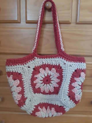 Bolso de crochet hecho a mano