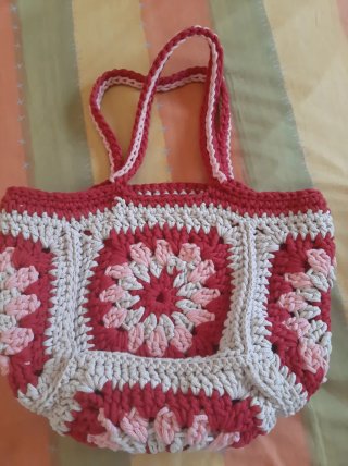 Bolso de crochet hecho a mano
