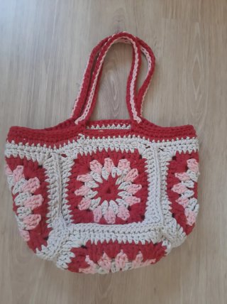 Bolso de crochet hecho a mano
