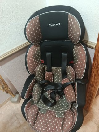 Silla de coche XOMAX. Nueva.