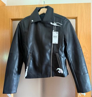 Chaqueta efecto piel negra Talla S