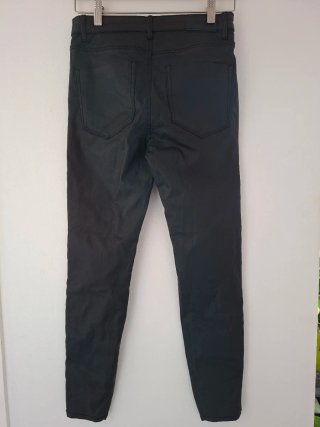 Pantalón efecto cuero Stradivarius Talla M