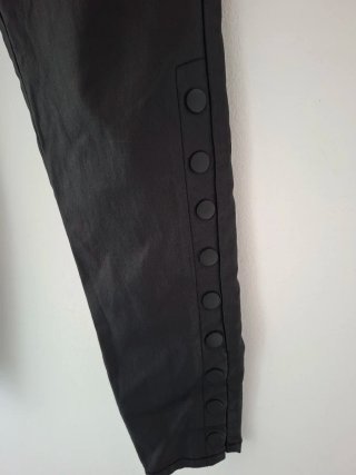 Pantalón efecto cuero Stradivarius Talla M