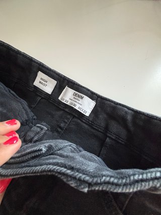 Falda vaquera negra Bershka T.32