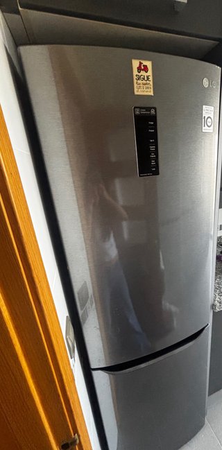Nevera LG gris modelo LG GBB39DSDZ