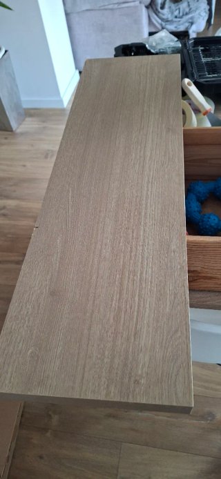 Estanterías de madera y metal