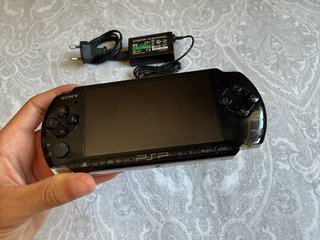 Sony PSP 3004 Negra + Cargador